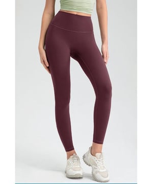 Basisstijl  
Zeer rekbaar  
75% nylon 25% elastaan  
Machinewasbaar of professioneel chemisch reinigen  
Geïmporteerd  
S: taille 47,5 cm heup 69,3 cm lengte 79,2 cm  
M: taille 51,5 cm heup 73,4 cm lengte 81,3 cm  
L: taille 55,1 cm heup 77,1 cm lengte 83,1 cm  
XL: taille 59,7 cm heup 81,3 cm lengte 85,1 cm  
Materiaal: Gemaakt van een naadloze mix van 88% nylon en 12% spandex. Deze stof is ontworpen voor comfort, flexibiliteit en vochtafvoerende eigenschappen.