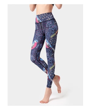 Estilo básico  
Alta elasticidad  
88% poliéster 12% spandex  
Lavado a máquina en frío  
Secar en secadora a baja temperatura  
Importado  
Longitud de la parte inferior: S  
33.1 pulgadas M  
33.7 pulgadas L  
34.3 pulgadas XL  
34.8 pulgadas  
Cintura: S  
23.6 pulgadas M  
25.2 pulgadas L  
26.8 pulgadas XL  
28.3 pulgadas  
Cadera: S  
29.5 pulgadas M  
31.1 pulgadas L  
32.7 pulgadas XL  
34.3 pulgadas  
Material: 80% Nylon 20% Spandex