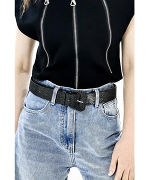 Material: PU  
Acabado brillante  
Importado  
Tamaño: 41.3  
1.5 in  
Hebilla: 2 in  
Diseñado para mujeres  