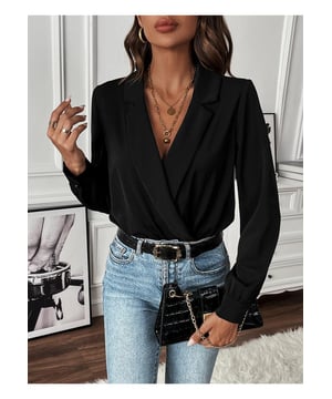 Grundstil  
Opakstoff  
Keine Dehnung  
100 % Polyester  
Maschinenwäsche oder professionelle chemische Reinigung  
Importiert  
S: Vorderlänge 76 cm, Brust 95 cm  
M: Vorderlänge 77,5 cm, Brust 99 cm  
L: Vorderlänge 80 cm, Brust 105 cm  