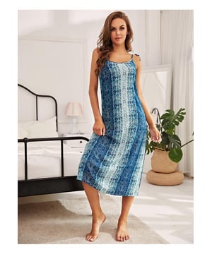 Vestido de noche midi con tirantes de lazo impreso
  Diseño minimalista
  Sin mangas
  Escote redondeado
  Detalles de lazo en los hombros
  100% viscosa 100% rayón
  Sin elasticidad
  Sin forro
  Lavado a máquina en frío, secado a baja temperatura
  Importado
  Tallas: S M L XL
  S: longitud frontal 112 cm, busto 76 cm, cintura 86 cm
  M: longitud frontal 112 cm, busto 81 cm, cintura 91 cm
  L: longitud frontal 115 cm, busto 86 cm, cintura 96 cm
  XL: longitud frontal 117 cm, busto 91 cm, cintura 104 cm