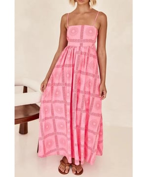 Diseño fruncido y plisado  
Detalle de espalda con corte  
Tela opaca  
Compuesto de 95% poliéster y 5% elastano  
Sin elasticidad  
No forrado  
Lavar a máquina en frío, secar a baja temperatura  
Importado  
Disponible en tallas S a XL  
Material: 100% algodón  