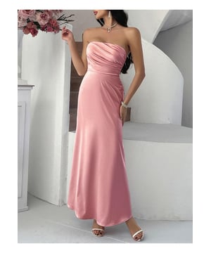 Estilo básico  
Diseño fruncido  
Opaco  
Ligeramente elástico  
Sin forro  
Composición del material: 30% lyocell 70% viscosa  
Instrucciones de cuidado: Lavar a máquina en frío, secar a baja temperatura  
Importado