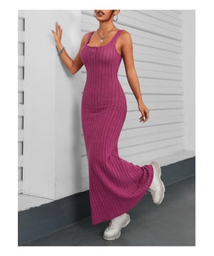 Geribbelde details  
Opaak  
Enigszins rekbaar  
Niet gevoerd  
Materiaal samenstelling: 95% polyester 5% spandex  
Wasinstructies: Machinewas koud, drogen op lage temperatuur  
Geïmporteerd  
Maat S: Buste 76 cm Lengte 135 cm  
Maat M: Buste 80 cm Lengte 136 cm  
Maat L: Buste 86 cm Lengte 137 cm  
Maat XL: Buste 92 cm Lengte 138 cm