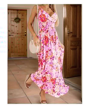 Smokiertes bedrucktes Surplice Maxi-Trägerkleid  
  Smokiertes Design  
  Kein dehnbares Material  
  Nicht gefüttert  
  100 % Polyester  
  Maschinenwäsche kalt, im Trockner bei niedriger Temperatur trocknen  
  Importiert  