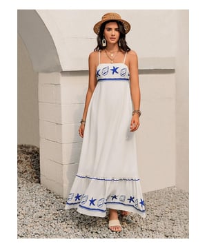 Vestido maxi de tirantes con escote cuadrado estampado  
  Diseño fruncido  
  Tejido opaco  
  Material sin elasticidad  
  95% poliéster 5% elastano  
  Sin forro  
  Lavar a máquina con agua fría  
  Secar en secadora a baja temperatura  
  Importado