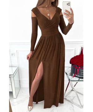 Maxi-Kleid mit Schlitz und langen Ärmeln  
Eigenschaften: Schlitz  
Durchsichtig: Undurchsichtig  
Dehnbarkeit: Leicht dehnbar  
Körper: Nicht gefüttert  
Materialzusammensetzung: 95% Polyester, 5% Spandex  
Pflegehinweise: Maschinenwäsche kalt. Im Wäschetrockner bei niedriger Temperatur trocknen.  
Importiert