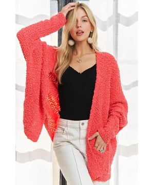 Estilo básico  
Con bolsillos  
Con canalé  
Ligeramente elástico  
Composición del material: 60% poliéster 40% acrílico  
Instrucciones de cuidado: Lavadora a frío. Secar a baja temperatura.  
Importado  
Talla Única: Busto 36  
Cintura 28  
Longitud 29