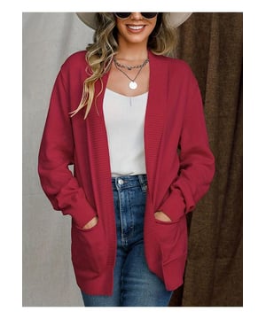 Offener Front Langarm-Sweater-Cardigan  
  Mit Taschen-Design  
  Leicht dehnbares Material  
  100% Polyester zusammensetzung  
  Maschinenwäsche kalt, im Trockner schonend trocknen  
  Importiert