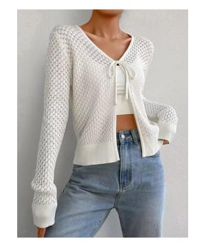 Gestrikte Opengewerkte V-hals Lange Mouw Cardigan  
Materiaal: 100% Acrylaat  
Enigszins rekbaar voor comfort  
Opengewerkt ontwerp met strikdetail  
Machinewas koud  
Drogen op lage temperatuur  
Geïmporteerd  
Afmetingen: Lengte bovenkant 55 cm, Borst 78 cm, Mouwlengte 57 cm, Schouder 31 cm  
Één maat