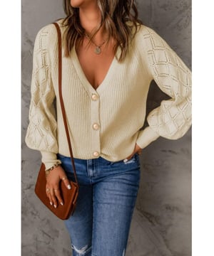 Dames Opengewerkte V-hals Knopen Cardigan  
Geknoopte voorzijde  
Vernieuwd, enigszins rekbaar materiaal  
Gemaakt van 100% acryl  
Wassen op koude temperatuur, drogen op lage temperatuur  
Geïmporteerd  
Beschikbaar in maten S tot 2XL met specifieke afmetingen voor elke maat