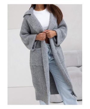 Cardigan para mujeres  
Diseño con cuello  
Hombros caídos  
Bolsillos convenientes  
Flexibilidad moderada  
Hecho de 100% poliéster  
Lavable a máquina con agua fría  
Secar a baja temperatura  
Importado  
Talla única: Longitud del top 90 cm, Bust 114 cm, Longitud de la manga 57 cm  
Material: Tejido