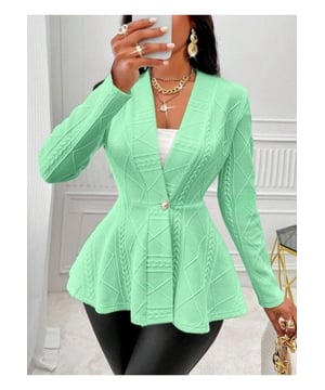 Cárdigan peplum texturizado de un botón  
Cierre abotonado  
Grosor delgado  
Sin forro  
95% poliéster, 5% spandex  
Lavable a máquina en frío  
Secar en secadora a baja temperatura  
Importado  
Medidas del producto (en pulgadas):  
Tamaño S: Busto 33.9 Longitud de la parte superior 25.2 Longitud de la manga 23.8  
Tamaño M: Busto 35.4 Longitud de la parte superior 25.6 Longitud de la manga 24.2  
Tamaño L: Busto 37.8 Longitud de la parte superior 26.2 Longitud de la manga 24.6  
Tamaño XL: Busto 40.2 Longitud de la parte superior 26.8 Longitud de la manga 25  
Tamaño 2XL: Busto 42.5 Longitud de la parte superior 27.4 Longitud de la manga 25.4  
Material: Tejido de poliéster