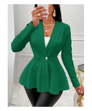 Cárdigan de peplum texturizado con un botón  
Cierre con botones  
Grosor delgado  
Sin forro  
95% poliéster 5% spandex  
Lavable a máquina en frío  
Secar a baja temperatura  
Importado  
Medidas del producto (en pulgadas):  
Talla S: Busto 33.9 Longitud de la parte superior 25.2 Longitud de la manga 23.8  
Talla M: Busto 35.4 Longitud de la parte superior 25.6 Longitud de la manga 24.2  
Talla L: Busto 37.8 Longitud de la parte superior 26.2 Longitud de la manga 24.6  
Talla XL: Busto 40.2 Longitud de la parte superior 26.8 Longitud de la manga 25  
Talla 2XL: Busto 42.5 Longitud de la parte superior 27.4 Longitud de la manga 25.4  
Material: Punto de poliéster