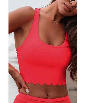 Product: Crisscross Scoop Neck Swim Top
  Features: Crisscross design
  Chest pad: Removable padding
  Underwire: No underwire
  Stretch: Stretchy
  Material composition: 82% polyamide 18% elastane
  Care instructions: Machine wash cold tumble dry low
  Imported