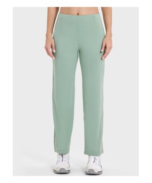 Producto: Pantalones Activos de Cintura Alta Millennia con Bolsillos  
Características: Con bolsillos  
Elasticidad: Elasticidad moderada  
Composición del material: 75% nylon 25% spandex  
Instrucciones de cuidado: Lavar a máquina en frío y secar a baja temperatura  
Importado  
Tamaño 4: Longitud de la pierna 36.2 pulgadas Cintura 22.8 pulgadas Cadera 35.4 pulgadas Entrepierna 27.6 pulgadas  
Tamaño 6: Longitud de la pierna 37 pulgadas Cintura 24.4 pulgadas Cadera 37 pulgadas Entrepierna 28 pulgadas  
Tamaño 8: Longitud de la pierna 37.8 pulgadas Cintura 26 pulgadas Cadera 38.6 pulgadas Entrepierna 28.3 pulgadas  
Tamaño 10: Longitud de la pierna 38.6 pulgadas Cintura 27.6 pulgadas Cadera 40.2 pulgadas Entrepierna 28.7 pulgadas  
Tamaño 12: Longitud de la pierna 39.4 pulgadas Cintura 29.1 pulgadas Cadera 41.7 pulgadas Entrepierna 29.1 pulgadas