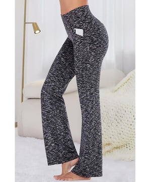 Basisstil  
Dehnbarem Material  
Materialzusammensetzung: 95% Polyester, 5% Spandex  
Pflegehinweise: Maschinenwäsche kalt, im Trockner bei niedriger Temperatur trocknen  
Importiert  
Verfügbare Größen: S M L XL  
S: Taille 62,0 cm Hüfte 81,0 cm Beinlänge 98,0 cm Saum 45,0 cm  
M: Taille 66,0 cm Hüfte 85,0 cm Beinlänge 99,0 cm Saum 46,0 cm  
L: Taille 70,0 cm Hüfte 89,0 cm Beinlänge 100,0 cm Saum 47,0 cm  
XL: Taille 74,0 cm Hüfte 93,0 cm Beinlänge 101,0 cm Saum 48,0 cm