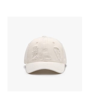 Gorra de béisbol de 1 pieza  
Hecha de algodón de alta calidad  
Presenta un acabado desgastado para un aspecto vintage  
Importada  
Medidas del producto: Altura 5.1 in, Visera 2.8 in, Circunferencia 22-24 in  
Diseñada para mujeres  
Material: Mezclilla de algodón