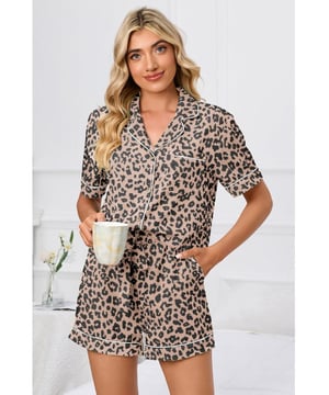 Basisstijl  
Met zakken  
Twee-delige set  
Ondoorzichtige stof  
Gemaakt van 100% polyester  
Machinewas koud  
Drogen op lage temperatuur  
Geïmporteerd  
Materiaal: Rayon