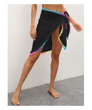 Producto: Falda de bano Rainbow Pompom Trim.
  Estilo basico.
  Composicion del material: 100% poliester.
  Instrucciones de cuidado: Lavar a maquina con agua fria. Secar en secadora a baja temperatura..
  Importado.
  Longitud: 26.8 pulgadas.