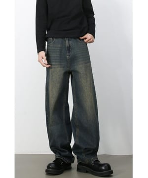 Basics Stil  
Kein Stretch  
84,4% Baumwolle, 9,6% Viskose, 6% Polyester  
Maschinenwäsche kalt  
Trocknen im Wäschetrockner bei niedriger Temperatur  
Importiert  
Material: Baumwollmischung Denim
