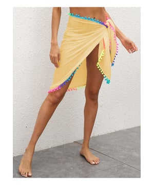Producto: Falda de bano Rainbow Pompom Trim.
  Estilo basico.
  Composicion del material: 100% poliester.
  Instrucciones de cuidado: Lavar a maquina con agua fria. Secar en secadora a baja temperatura..
  Importado.
  Longitud: 26.8 pulgadas.