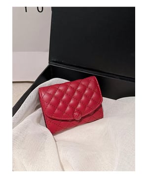 PU Leren Effen Kleur Portemonnee  
Tasgrootte: Mini  
Materiaal: PU leer  
Geïmporteerd  
Productmetingen (metingen in inches) & maatconversie  
Maat: Eén maat  
Werkelijke lengte: 4,3 inch  
Werkelijke breedte: 1,2 inch  
Werkelijke hoogte: 3,3 inch