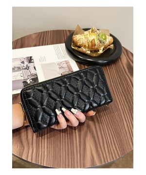 Tamaño de la bolsa: Pequeña  
Material: Cuero PU  
Importado  
Medidas del producto (pulgadas):  
Ancho: 3.9  
Altura: 1.2  
Largo: 7.7