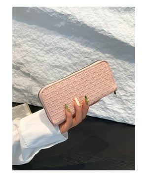 Tamaño de la bolsa: Pequeña  
Material: Cuero PU  
Importado  
Altura real: 3.5 pulgadas  
Ancho real: 1 pulgada  
Longitud real: 7.5 pulgadas  
Diseñado para mujeres