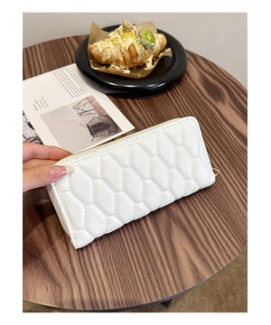 Taschengröße: Klein  
Material: PU-Leder  
Importiert  
Produktmaße (Zoll):  
Breite: 3,9  
Höhe: 1,2  
Länge: 7,7