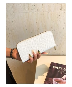 Tamaño de la bolsa: Pequeña  
Material: Cuero PU  
Importado  
Altura real: 3.5 pulgadas  
Ancho real: 1 pulgada  
Largo real: 7.5 pulgadas  
Diseñado para mujeres