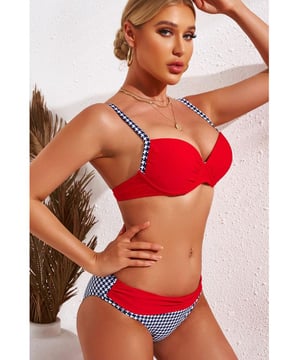 Tipo de parte superior: Sin varilla
Tipo de parte inferior: Cintura media
Categoría de tallas: Regular
Número de piezas: Dos
Tipo de estampado: Rayas impresas
Material: 82% nailon 18% spandex
Características: Estilo básico
Elasticidad: Elasticidad moderada
Transparente: No
Cuerpo: Sin forro
Cojín de pecho: Sin relleno
Instrucciones de cuidado: Lavar a máquina con agua fría. Secar a baja temperatura.
Importado