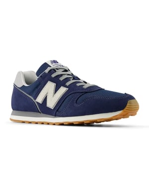 Hone your everyday look with the refined style of the 373 New Balance. This versatile mens trainer features the look of all-leather construction in neutral colours that blend effortlessly with your existing wardrobe. Contrast colour detail on the laces, liner, and logo border break up the look, and a streamlined N logo rounds it out with a bit of classic branded style.RRP: £75.00Product Code: ML373SE2SpecificationsUpper - suede, synthetic, meshMidsole - EVAOutsole - RubberTechnology - EVACollection - New Balance 373