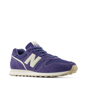 The past meets the present in this classic silhouette designed for go-anywhere style. Crafted from a luxurious leather/synthetic blend, these trainers are the perfect every day shoe.
SpecificationsUpper - suede, synthetic, meshMidsole - EVAOutsole - RubberTechnology - EVACollection - New Balance 373Product Code: WL373SE2