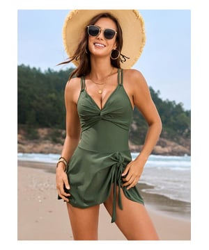 Diseno de correa de espagueti doble entrecruzada en la parte delantera retorcida.
  Almohadilla pectoral extraible.
  Sin aros.
  Material elastico.
  Composicion del material: 80% poliamida 20% elastano.
  Lavar a maquina con agua fria secar en secadora a temperatura baja.
  Importado.
  Tallas disponibles: S (2/4) M (6/8) L (10) XL (12) 2XL (14).
