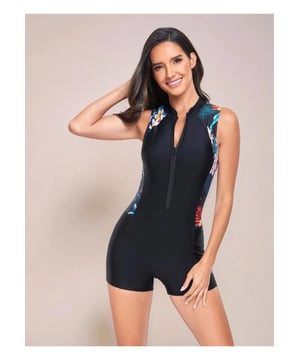 Basisstijl
  Uitneembare borstvulling
  Geen beugel
  Matige stretch
  Materiaal: 82% polyester 18% elastaan
  Onderhoudsinstructies: Machinewas koud droogtrommel laag
  Geimporteerd