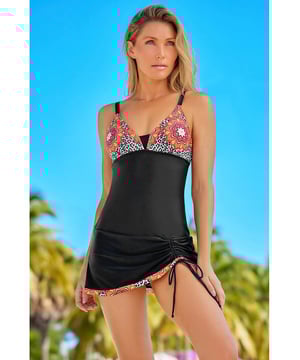 Twee-delige zwemjurk en broekjes set  
Geen beugeltop  
Medium taille broekjes  
Verwijderbare borstpadding  
Bedrukt patroon  
Tropische strandstijl  
Trekkoorddetails  
Materiaal samenstelling: 82% nylon 18% spandex  
Iets rekbare stof  
Verzorgingsinstructies: Handwas koud; niet in de droger  
Geïmporteerd  
S: borst 74 cm heup 76 cm lengte 61 cm schouder 28 cm taille 68 cm onder de borst 64 cm  
M: borst 79 cm heup 81 cm lengte 63 cm schouder 30 cm taille 71 cm onder de borst 69 cm  
L: borst 84 cm heup 86 cm lengte 66 cm schouder 30 cm taille 79 cm onder de borst 74 cm  
XL: borst 89 cm heup 94 cm lengte 69 cm schouder 30 cm taille 84 cm onder de borst 81 cm  
2XL: borst 94 cm heup 97 cm lengte 69 cm schouder 33 cm taille 89 cm onder de borst 84 cm
