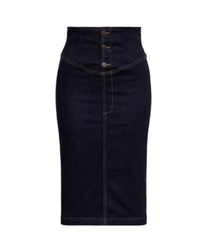 Tauche ein in die Welt des Vintage-Chics mit dem Retro Denim Rock von Queen Kerosin. Dieses elegante Stück verbindet klassischen Stil mit modernen Akzenten. Der Rock zeichnet sich durch seine kontrastierenden Nähte aus, die ihm einen authentischen Retro-Look verleihen.  Der 3-Knopf-Verschluss vorne ist nicht nur ein Blickfang, sondern auch praktisch, während der Schlitz hinten eine zusätzliche Note von Raffinesse und Bewegungsfreiheit bietet. Dieser Rock ist speziell entworfen, um die weibliche Figur zu betonen und eine schmeichelhafte Silhouette zu schaffen.  Perfekt für jede Gelegenheit, ob im Büro oder bei einem 50s-Event, dieser Retro Denim Rock ist ein Must-Have für jede Garderobe, die klassischen Stil und Komfort schätzt.  QUEEN KEROSIN: Queen Kerosin steht für den amerikanischen Zeitgeist der 50er Jahre mit Rock'n'Roll Rockabilly, Motorrädern, Bikes, Hot Rod und allem was dazu gehört! Unsere Designs mit Vintage Charme bringen Dich zurück in die gute Zeit.DESIGN: Dieses elegante Retro Denim Rock mit 3-Knopf-Verschluss vorne verbindet klassischen Stil mit modernen Akzenten. Der Rock zeichnet sich durch seine kontrastierenden Nähte aus, die ihm einen authentischen Retro-Look verleihen. Der besondere Verschluss vorne und der Schlitz hinten verleihen eine zusätzliche Note von Raffinesse und Bewegungsfreiheit. PASSFORM: Im Slim Fit geschnitten, um die weibliche Figur zu betonen und eine schmeichelhafte Silhouette zu schaffen.MATERIAL: Aus hochwertiger Baumwolle mit Stretchanteil hergestellt.