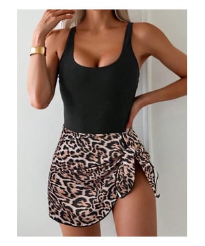 Printed Scoop Neck Wide Strap Two
  Piece Swimwear
  Tied feature
  Removable chest pad
  No underwire
  Moderate stretch
  Material composition: 82% polyester 18% elastane
  Care instructions: Machine wash cold tumble dry low
  Imported