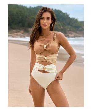 Traje de baño de una pieza con escote corazón en bloques de color  
Diseño fruncido  
Acolchado removible  
Sin varillas en el busto  
Material elástico  
80% poliamida 20% elastano  
Lavar a máquina con agua fría, secar a baja temperatura  
Importado