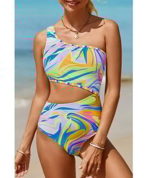 Traje de bano de una sola pieza con un solo hombro recortado.
  Diseno unico de recortes.
  Acolchado extraible en el pecho.
  Sin aros.
  Material elastico.
  85% poliester 15% elastano.
  Lavar a maquina con agua fria secar en secadora a temperatura baja.
  Importado.
  Disponible en tallas S M L XL.