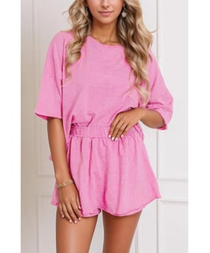 Rondhals Halve Mouwen Top en Short Set  
Pocket ontwerp  
Twee-delige set  
Licht rekbaar materiaal  
65% polyester 35% katoen  
Machinewas koud, perst droog op lage temperatuur  
Geïmporteerd