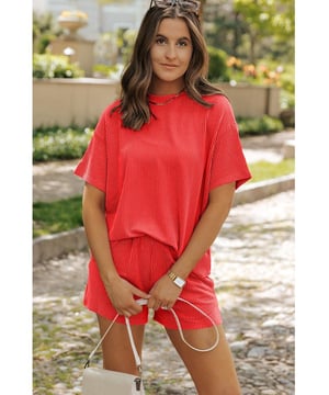 Dames Ronde Hals Top met Verlaagde Schouder en Korte Broek Set  
Basisstijl tweedelige set  
Iets rekbare stof  
Materiaal samenstelling: 75% polyester 20% viscose 5% elastaan  
Wasinstructies: Machinewas koud, drogen op lage temperatuur  
Geïmporteerd