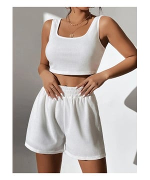 Volledige maat brede band tanktop en shorts set  
Plus size  
Twee delige set  
Basis stijl  
Materiaal samenstelling: 95% polyester 5% spandex  
Machinewas koud  
Drogen op lage temperatuur  
Geïmporteerd  