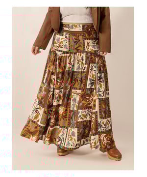 Falda Maxi Impresa con Frunces de Tallas Grandes  
Características: Fruncidos  
Translúcido: Opaco  
Cuerpo: No forrado  
Composición del material: 100% viscosa  
Instrucciones de cuidado: Lavar a máquina en frío, secar a baja temperatura  
Importado  
Tamaño 0XL: Largo 40.9 pulgadas, Cintura 31.5 pulgadas  
Tamaño 1XL: Largo 41.7 pulgadas, Cintura 33.9 pulgadas  
Tamaño 2XL: Largo 42.5 pulgadas, Cintura 36.2 pulgadas  
Tamaño 3XL: Largo 43.3 pulgadas, Cintura 38.6 pulgadas  
Tamaño 4XL: Largo 44.1 pulgadas, Cintura 40.9 pulgadas  