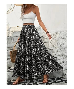 Maxi falda floral escalonada.
  Diseno escalonado.
  Opaco.
  Sin forro.
  100% poliester.
  Lavar a maquina con agua fria.
  Secar en secadora a temperatura baja.
  Importado.
  Longitud: 37 pulgadas (S) 37.4 pulgadas (M) 37.8 pulgadas (L) 38.2 pulgadas (XL).
  Cintura: 25.2 pulgadas (S) 26.8 pulgadas (M) 29.1 pulgadas (L) 31.5 pulgadas (XL).
  Disponible en tallas S (US 4) M (US 6/8) L (US 10/12)  XL (EE. UU. 14).