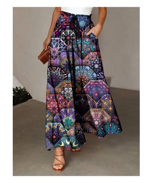 Falda Maxi Impresa con Bolsillos  
  Presenta bolsillos funcionales  
  Cintura con cordón para un ajuste ajustable  
  Acabado opaco  
  No forrada  
  Hecha de 100% poliéster  
  Lavar a máquina en frío, secar a baja temperatura  
  Importada  
  Disponible en tallas S a 2XL  
Material: Poliéster