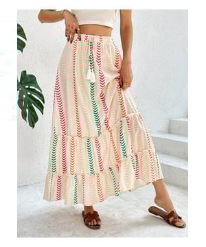 Falda maxi con estampado y volantes  
Cintura ajustable  
Diseño con volantes  
Sin forro  
100% poliéster  
Lavado a máquina en frío  
Secado a baja temperatura  
Importado  
Material: Mezcla de algodón