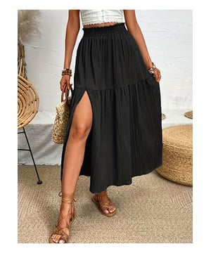 Diseño con abertura para una mayor elegancia  
Material opaco para una cobertura total  
Sin forro para una sensación ligera  
Fabricado con 95% poliéster y 5% spandex  
Lavar a máquina en frío, secar a baja temperatura  
Importado  
Disponible en tallas S a 2XL