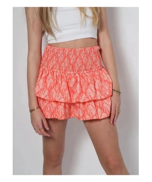 Gelaagde Mini Rok
  Kenmerken gelaagd, gerimpeld en volants ontwerp
  Lichaam niet gevoerd
  Materiaal samenstelling: 65% polyester 35% katoen
  Zorginstructies: machinewas koud, niet in de droger
  Geïmporteerd
  Productmaten (in inches):
  Maat S: US 2/4 Lengte 14,6 Taille 22
  Maat M: US 6/8 Lengte 15 Taille 23,6
  Maat L: US 10 Lengte 15,4 Taille 25,2